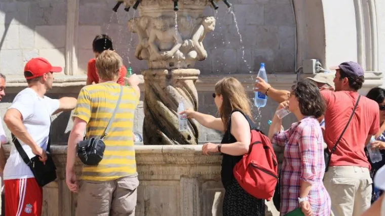 Turist oštetio spomenika kulture neprocjenjive vrijednosti u Dubrovniku