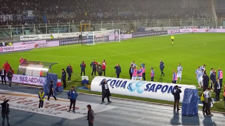Navijači napustili stadion jer sudac nije htio prekinuti utakmicu