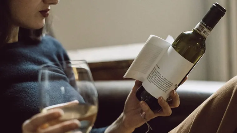 Genijalna ideja: kvalitetno vino i zanimljiva literatura u jednom - idealno za zimske večeri