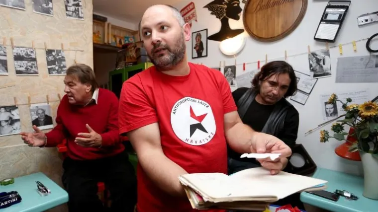 Prvo mu prijetio, a potom ga pretukao usred bijela dana