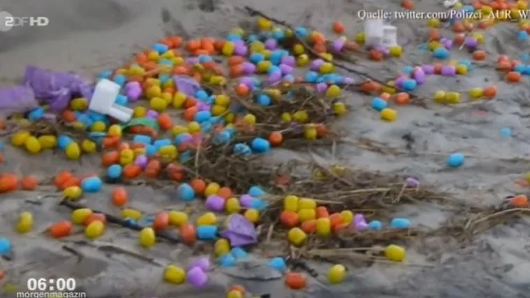 More nesvakidašnjim otpadom preplavilo obalu