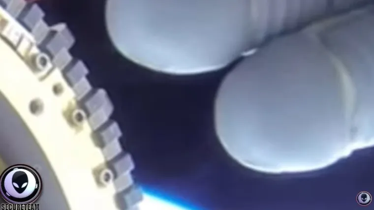 'Dok je NLO prolazio kraj ISS-a, astronaut je namjerno rukom prekrio kameru'