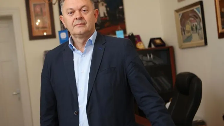 'To je odluka osobne naravi, akademska sloboda mu ničime nije ugrožena'