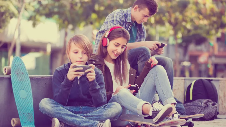 Samo nekoliko minuta razdvojenosti od mobitela kod mladih rezultira PTSP-om