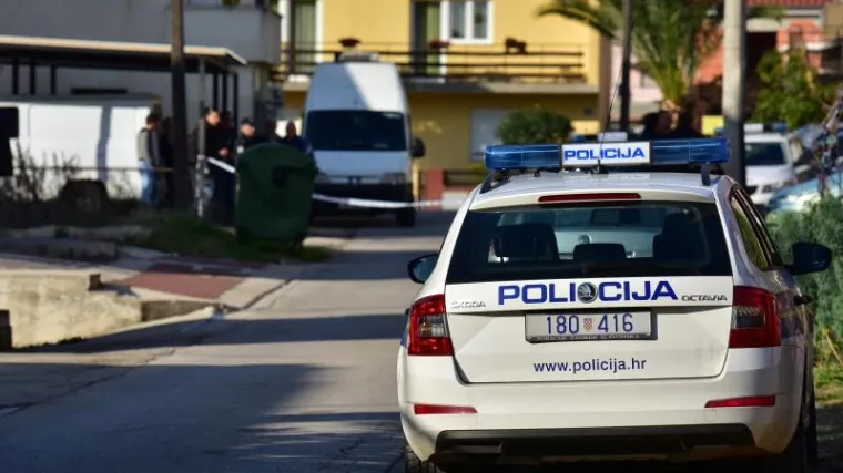 Na autobusnoj stanici ostavljen sanduk s minama i streljivom