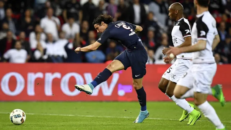 Rekordno dobri Cavani povukao PSG do nove pobjede