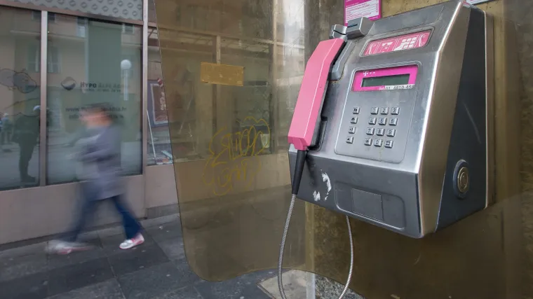 Počela demontaža javnih telefonskih govornica u Zagrebu