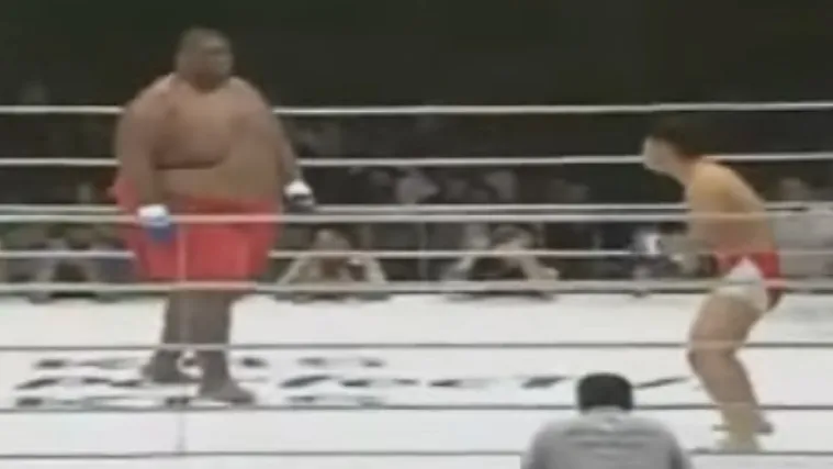 Hrabri Japanac ušao u ring s američkim divom težim od sebe vrtoglavih 200 kilograma