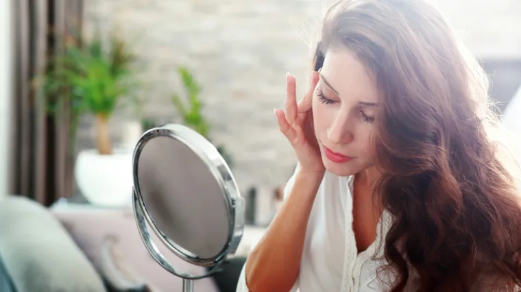Ovaj jednostavan beauty trik može vam uštedjeti stotine kuna mjesečno, a trebaju vam samo škare