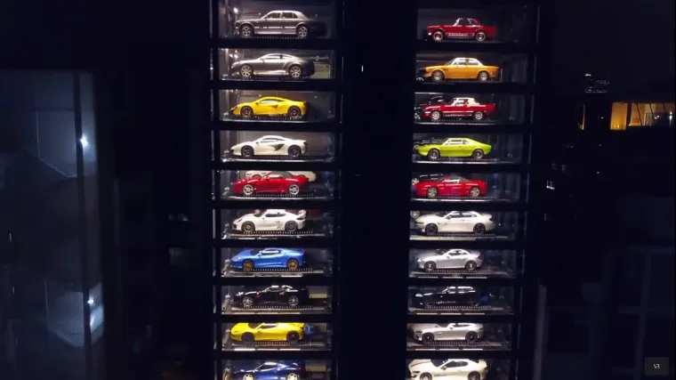 Ovaj 'aparat za prodaju' ispušta Ferrarije, Bentleye i Lamborghinije