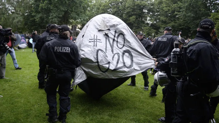Policijska intervencija u Hamburgu: organi reda potjerali ilegalne prosvjednike