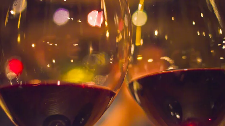 Kako ohladiti vino u ovim vrućim danima, a da ga ne razvodnite ledom?