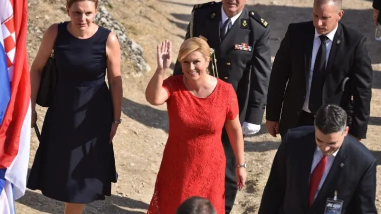 Kolinda Grabar-Kitarović nije otišla u crkvu jer joj je bilo prevruće?!