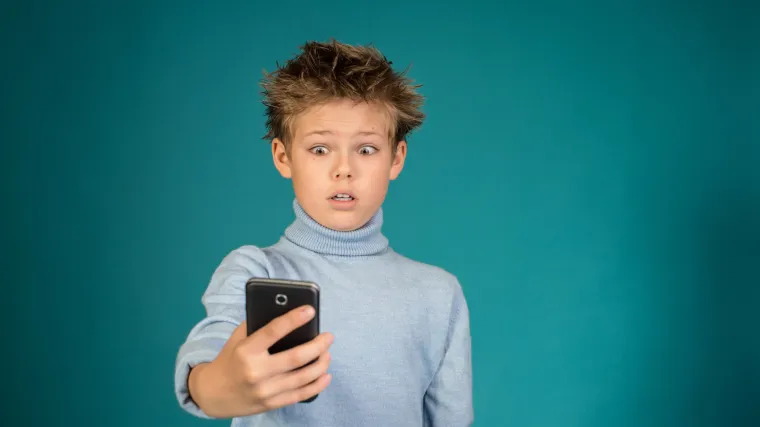 Tata napravio aplikaciju koja prisiljava djecu da se jave na mobitel