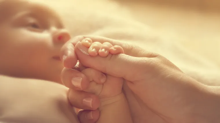 Mamino upozorenje nakon što je njezina beba skoro umrla od meningitisa: Nemojte ljubiti novorođenčad