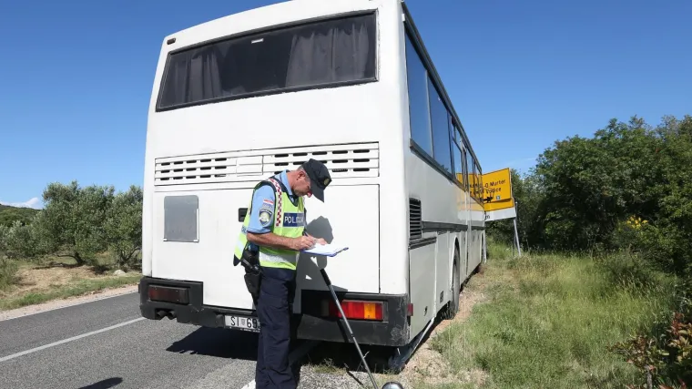 Napao i policajca: vozač autobusa koji je kod Knina napuhao 3,16 promila alkohola bit će kazneno gonjen