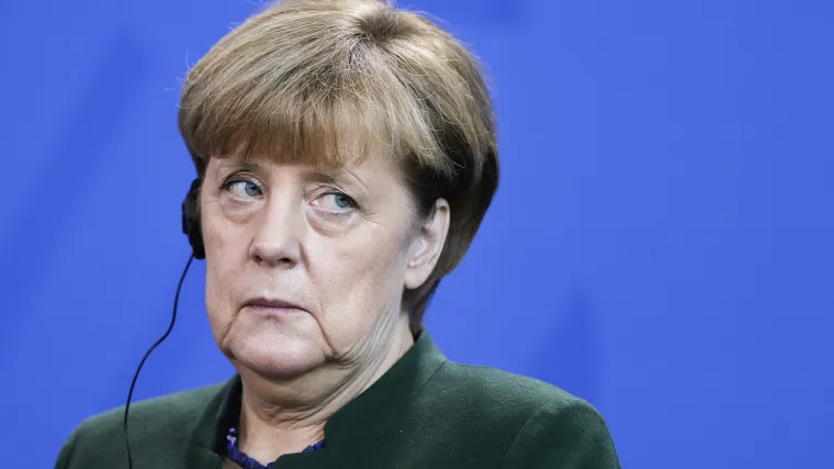 Merkel prijeti Mađarskoj financijskim posljedicama ako ne prihvati svoj dio migranata