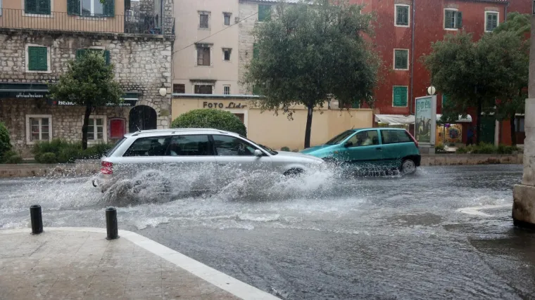 Obilna kiša najavljena je za noć pred nama: za dijelove Hrvatske na snazi crveno upozorenje meteoalarm