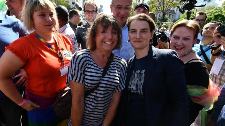 Stiže srpska gay premijerka, grad je pun policije i žandarmerije