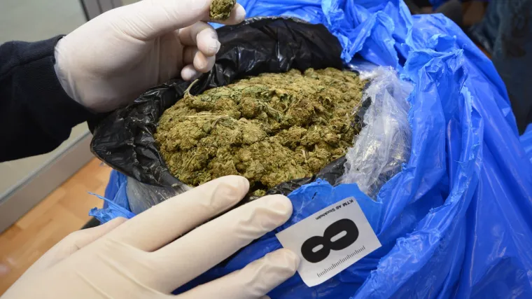 Na graničnom prijelazu Slavonski Brod uhićen 57-godišnjak iz BiH: pokušao prokrijumčariti 7 kilograma marihuane