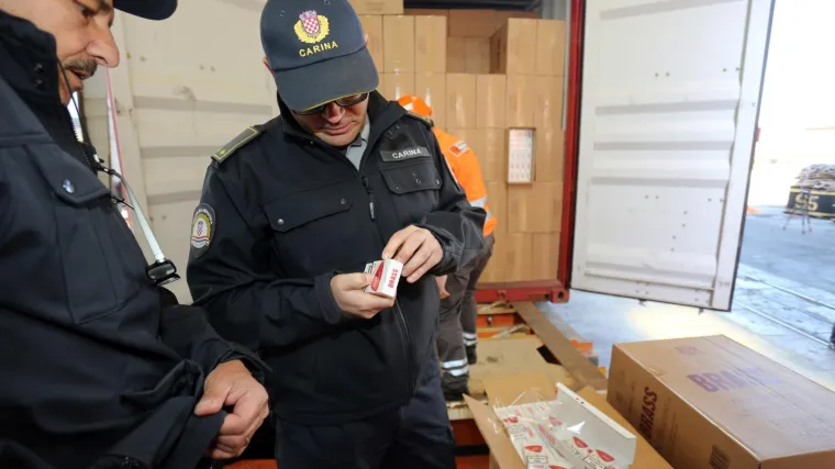 Ciljanim mjerama nadzora do rezultata: carinici oduzeli 6,5 milijuna komada cigareta, više od 10 milijuna komada tekstilnih proizvoda
