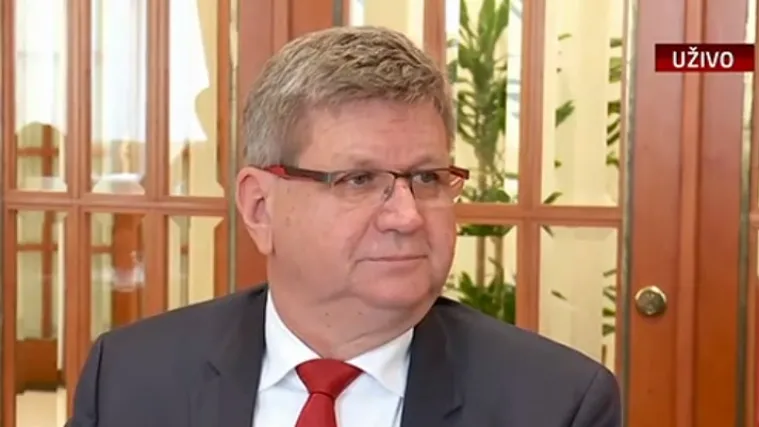 'U ovom trenutku se ne zna tko vodi stranku, ne znam hoće li krenuti inicijativa za opoziv'