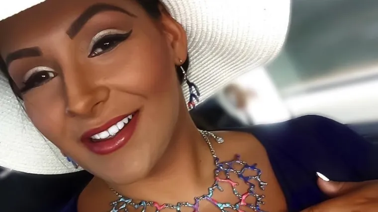 Pripijena haljina, blještavilo, težak make up i vrlo 'ozbiljna' frizura