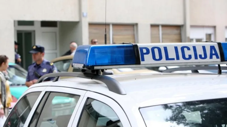 Naletio na pješaka, ostavio ga ozlijeđenog nasred ceste i odjurio dalje
