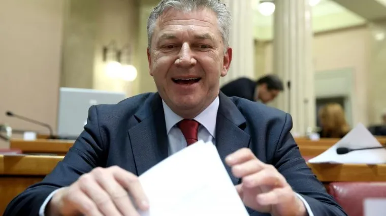 Je li ovime najavio svoj (ili tuđi) odlazak iz SDP-a?
