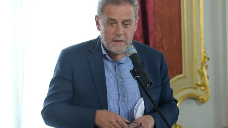 'Vjerojatno neću dozvoliti kao strastveni trkač, supermaratonac, da se ostane bez atletske staze'