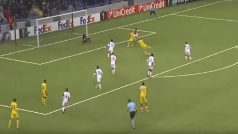 Hrvatski veznjak s(p)retno zabio iz poluvoleja za ludnicu na stadionu