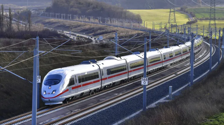 Nismo jedini kojima najbrži vlak kasni: superbrzi njemački vlak prvoga dana kasnio dva sata