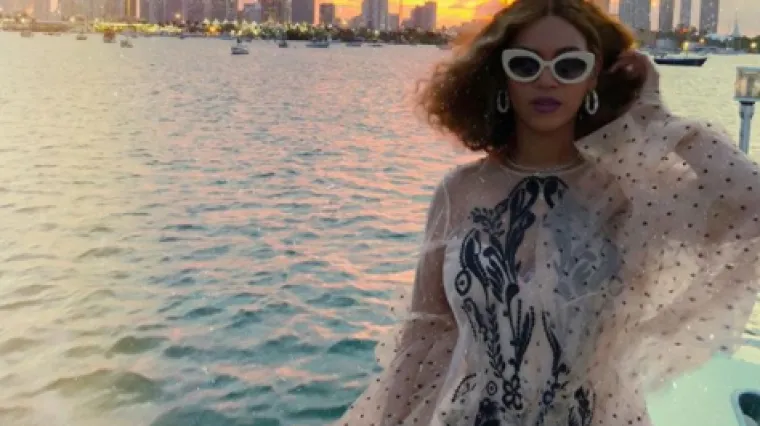 Beyoncé ponovno ima kratku kosu i frizuru koja nas podsjeća na davno zaboravljeni 'mom cut' look