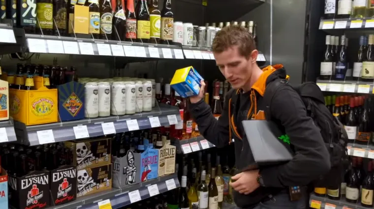 Internet u šoku nakon što je tip bez ikakvih problema ukrao higijenske uloške iz Amazon Go dućana