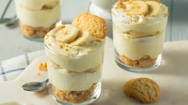 Potpuni sam manijak za fine deserte pa sam s vama odlučila podijeliti recept za svoj omiljeni kolač - puding od banane