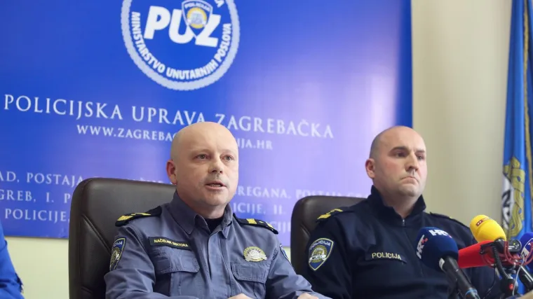Pogledajte kako je policija novinarima pojasnila metodu izračuna prosvjednika protiv Istanbulske konvencije