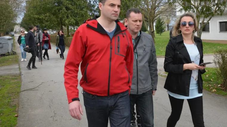 Bernardić obišao područje ekološkog incidenta : 'Vladin nerad ugrožava živote Brođana'