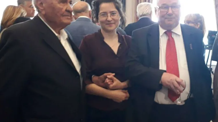 'Manolić i Šeks, budućnost Hrvatske. Svaka sličnost poze sa Škegrinom je slučajna...'