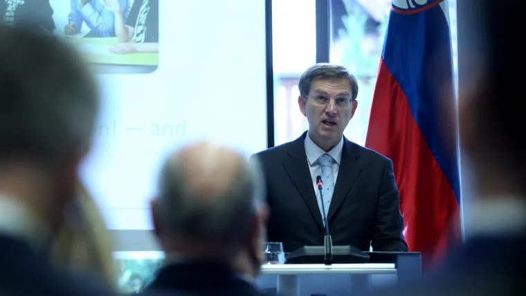 Cerar privremeno odgodio odluku o tužbi protiv Hrvatske zbog arbitraže