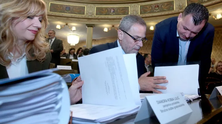 Odbijen Bandićev prijedlog o izmjenama i dopunama Odluke o određivanju poslova javne rasvjete