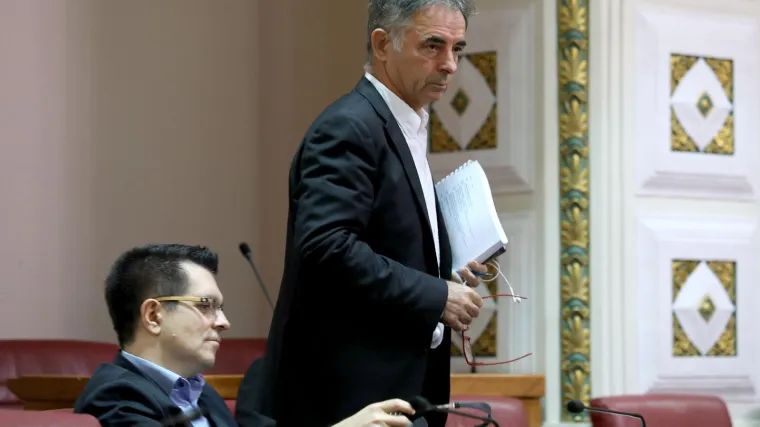 'To je nedopustivo. Izbacite me van kao i Pernara'