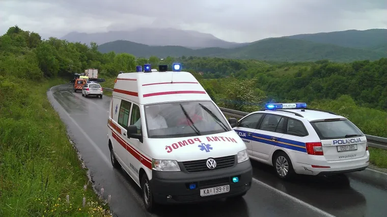 Vozio s 1,63 promila i bez vozačke pa doživio tešku nesreću: Liječnici mu se bore za život