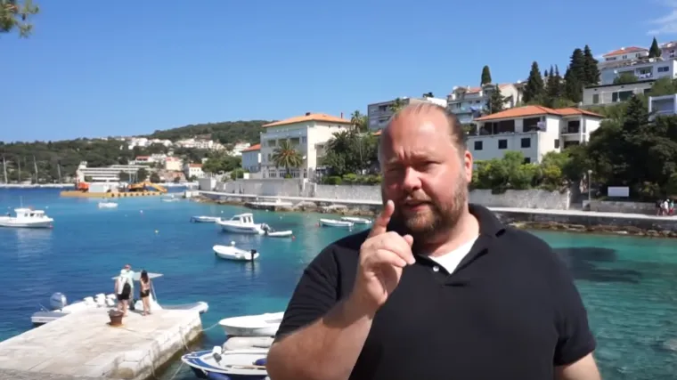 Što zaobići tijekom posjeta Hrvatskoj? Amerikanac snimio video na Hvaru u kojem govori što se ne smije raditi u Lijepoj našoj