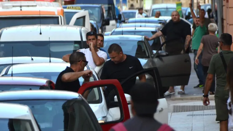 'Taksisti su nam priredili sačekušu, tukli nas i gazili...'