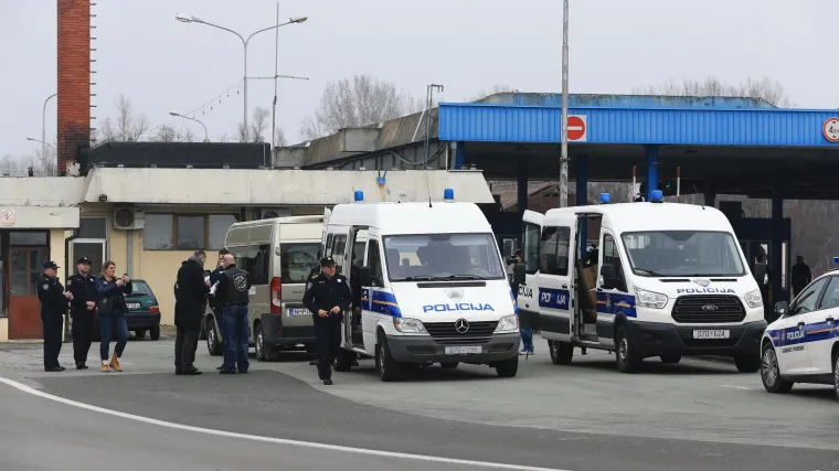Na graničnom prijelazu u Metkoviću u kamperu pronađeno sedam ilegalaca