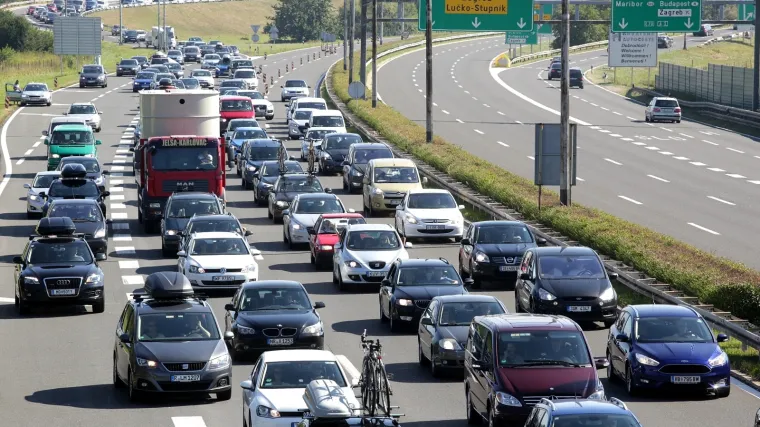 U Lučkom kolona dva kilometra, zastoju na više dionica