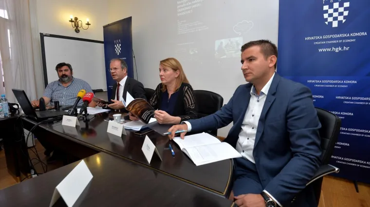 VIDEO HDZ-ovac izbačen sa sjednice: 'Neka uvažena gospoda pogledaju kolegama i rodbini u oči'