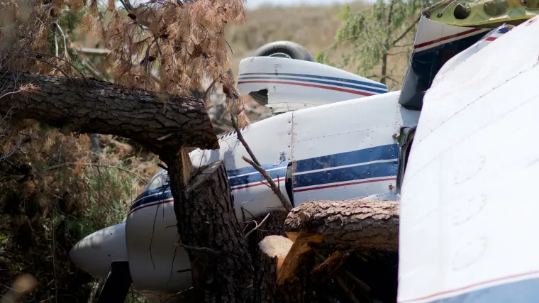 FOTO Srušio se avion kod aerodroma na Lošinju: 'Rezali smo lim kako bismo ih izvukli'