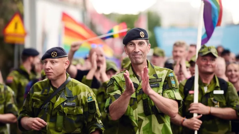 Zapovjednik švedske vojske sudjelovao u Gay Prideu i - zapjevao