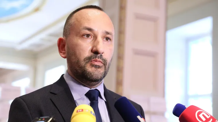 HRAST-ovac Zekanović napao mitropolita Porfirija: 'Pjevao je odu četničkom vojvodi Momčilu Đujiću'